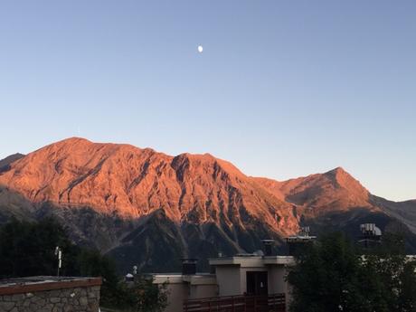 La montagne éléphant, la lune, et le reste La montagne éléphant, la lune, et le reste