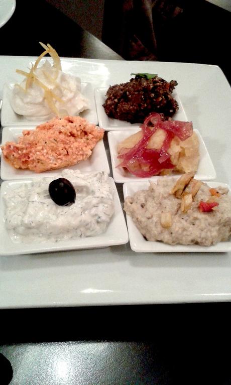 Pikilia, assortiment d'entrées froides Pikilia, assortiment d'entrées froides