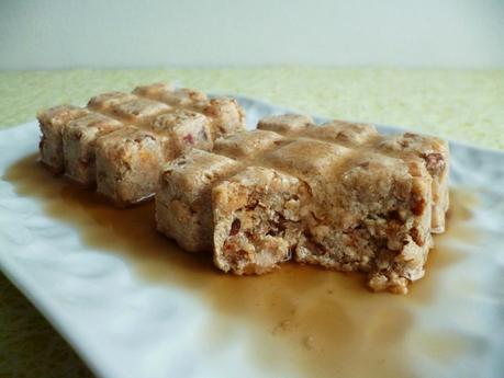 gâteaux crus au muesli granola hyperprotéiné, avec pommes, psyllium et sirop d'érable (diététiques, sans oeuf, riches en fibres) P1240336