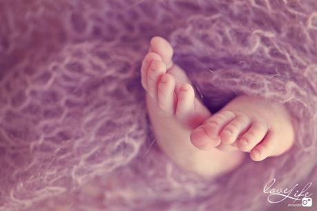 PhotographeNouveauNéRueilMalmaison©LovelifePhotographie2015-03 pieds de nouveau né