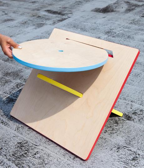 Projet étudiant : Bauhaus Stool tabouret carré rond triangle par Catherine Lee Projet étudiant : Bauhaus Stool tabouret carré rond triangle par Catherine Lee