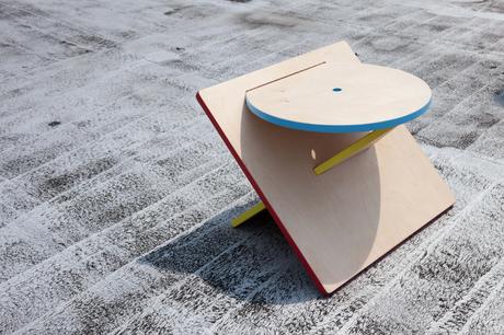 Projet étudiant : Bauhaus Stool tabouret carré rond triangle par Catherine Lee Projet étudiant : Bauhaus Stool tabouret carré rond triangle par Catherine Lee