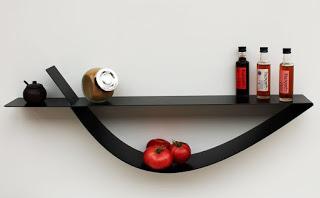 Les étagères murales d'Objectal Design se déclinent en noir et blanc. Les étagères murales d'Objectal Design se déclinent en noir et blanc.