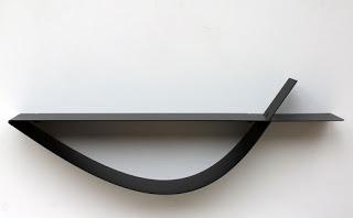 Les étagères murales d'Objectal Design se déclinent en noir et blanc. Les étagères murales d'Objectal Design se déclinent en noir et blanc.