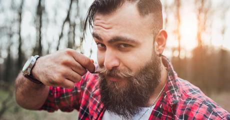 10 avantages à sortir avec un mec barbu