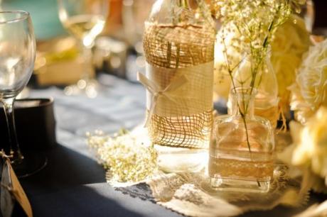 3 idées de centre de table avec de la jute bouteilles-verre-ruban-jute