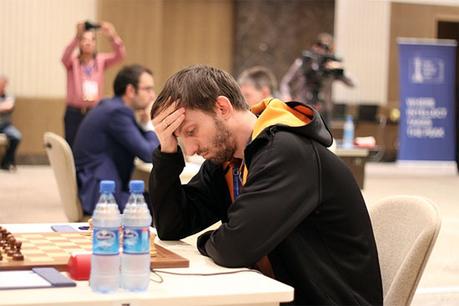 Le joueur d'échecs russe Alexander Grischuk a toujours des difficultés à gérer son temps © Chess & Strategy Le joueur d'échecs russe Alexander Grischuk a toujours des difficultés à gérer son temps © Chess & Strategy