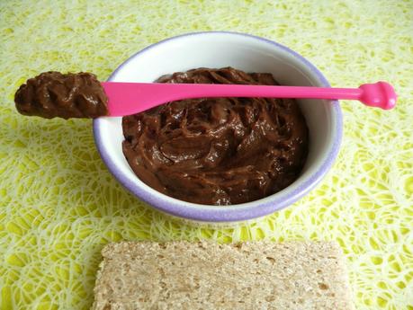 tartinade allégée chocolat praliné à 75 kcal (diététique, hypocalorique, hyperprotéinée, sans beurre ni sucre, riche en fibres) P1240265