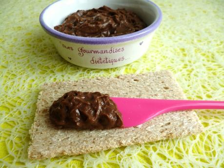 tartinade allégée chocolat praliné à 75 kcal (diététique, hypocalorique, hyperprotéinée, sans beurre ni sucre, riche en fibres) P1240267