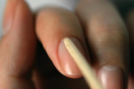 Quels vernis à ongles choisir ? repousse-cu