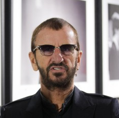 800 objets de Ringo Starr, dont la Beatle-Backer, seront mis aux enchères