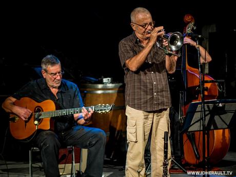 Café Swing – Cherokee Café Swing – Cherokee