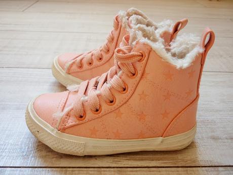 Look mode enfant Primark converse fourrées roses pâles Look mode enfant Primark converse fourrées roses pâles