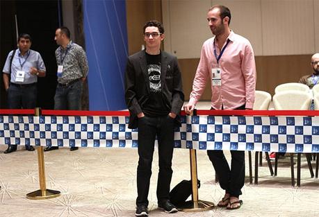 Le joueur d'échecs américain Caruana et son coach british Lawrence Trent © Site officiel Le joueur d'échecs américain Caruana et son coach british Lawrence Trent © Site officiel