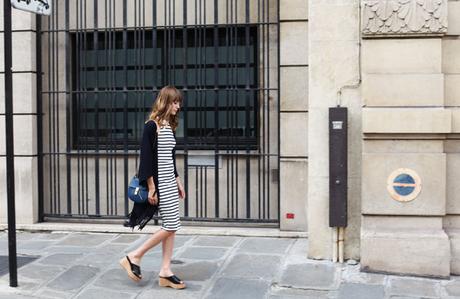 BARE LEGS & SLEEVLESS DRESS BARE LEGS & SLEEVLESS DRESS