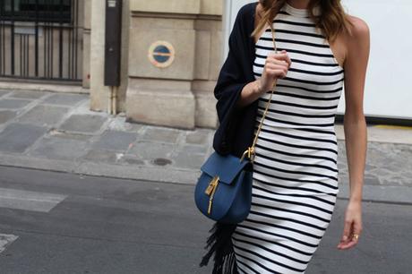 BARE LEGS & SLEEVLESS DRESS BARE LEGS & SLEEVLESS DRESS