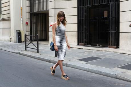 BARE LEGS & SLEEVLESS DRESS BARE LEGS & SLEEVLESS DRESS