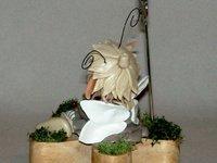 Porte-photo avec p'tite elfe et hérisson en porcelaine froide Porte-photo avec p'tite elfe et hérisson en porcelaine froide