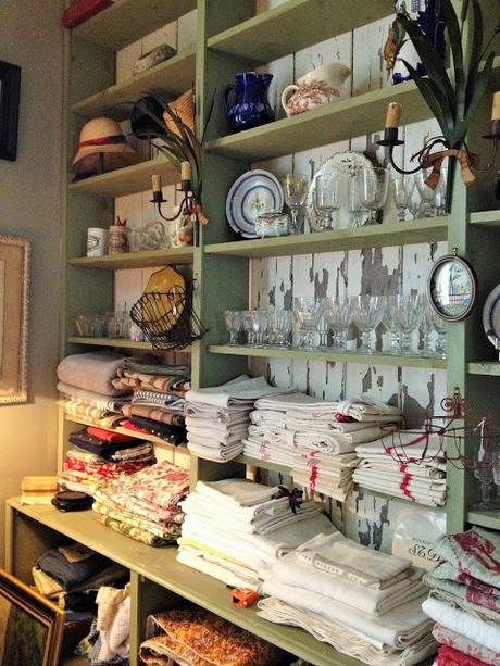 La maison sur la place, chambre d'hôtes, café, brocante à Marennes d'Oléron France La maison sur la place, chambre d'hôtes, café, brocante à Marennes d'Oléron France