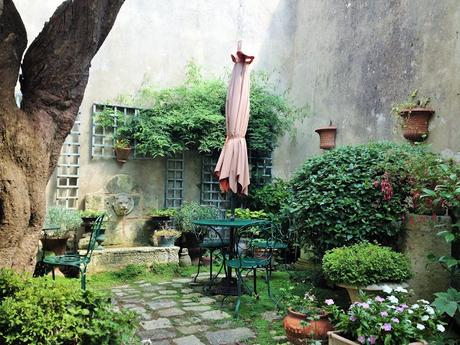 La maison sur la place, chambre d'hôtes, café, brocante à Marennes d'Oléron France La maison sur la place, chambre d'hôtes, café, brocante à Marennes d'Oléron France