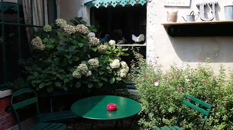 La maison sur la place, chambre d'hôtes, café, brocante à Marennes d'Oléron France La maison sur la place, chambre d'hôtes, café, brocante à Marennes d'Oléron France