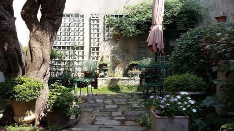 La maison sur la place, chambre d'hôtes, café, brocante à Marennes d'Oléron France La maison sur la place, chambre d'hôtes, café, brocante à Marennes d'Oléron France