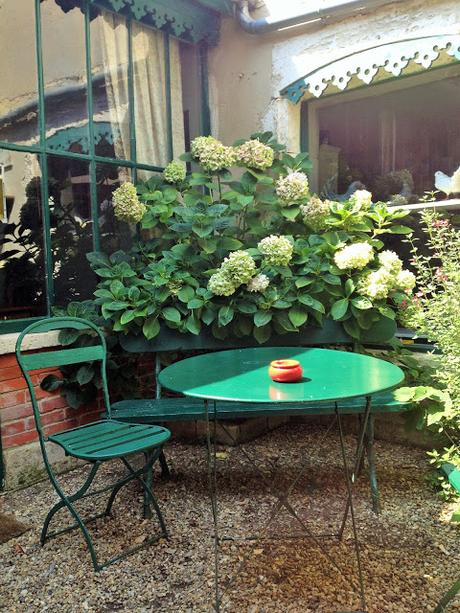 La maison sur la place, chambre d'hôtes, café, brocante à Marennes d'Oléron France La maison sur la place, chambre d'hôtes, café, brocante à Marennes d'Oléron France