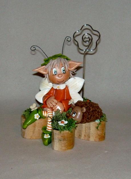 Porte-photo avec p'tite elfe et hérisson en porcelaine froide Porte-photo avec p'tite elfe et hérisson en porcelaine froide