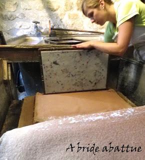 Fabriquer son papier ... possible au Moulin Richard de Bas à Ambert d'Auvergne