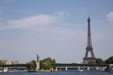 Paris la Seine Statue de la Liberté et la Tour Eiffel