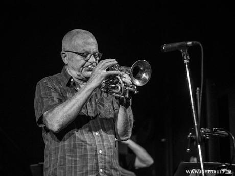 Café Swing – On the sunny side of the street Café Swing – On the sunny side of the street
