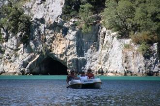 Pédalo dans les Basses Gorges du Verdon Pédalo dans les Basses Gorges du Verdon