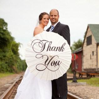 Photos de mariage : différentes et uniques ! ombrelle-thank-you-decor