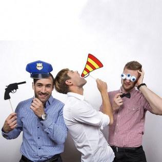 Photos de mariage : différentes et uniques ! accessoire-photobooth