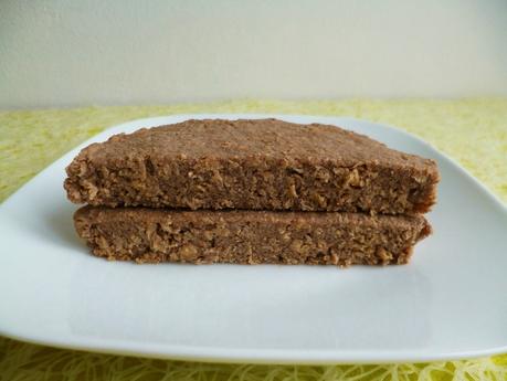 gâteau cru soja caroube au psyllium (diététique, végan, hyperprotéiné, sans oeuf ni beurre ni sucre ni gluten, riche en fibres) P1240229