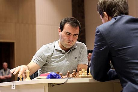 Le joueur d'échecs azéri Mamedyarov face au Russe Karjakin © site officiel Le joueur d'échecs azéri Mamedyarov face au Russe Karjakin © site officiel