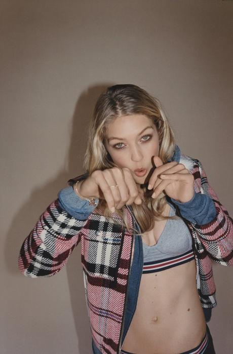 Gigi Hadid : le nouveau visage de Topshop Gigi-Hadid-By-Tyrone-Lebon-For-Topshop-Fall-Winter-15-16-4-folkr