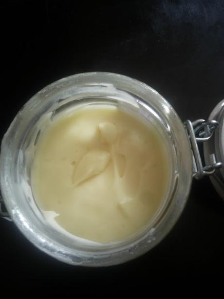 Un baume réparateur au baobab pour pieds secs et abimés Un baume réparateur au baobab pour pieds secs et abimés