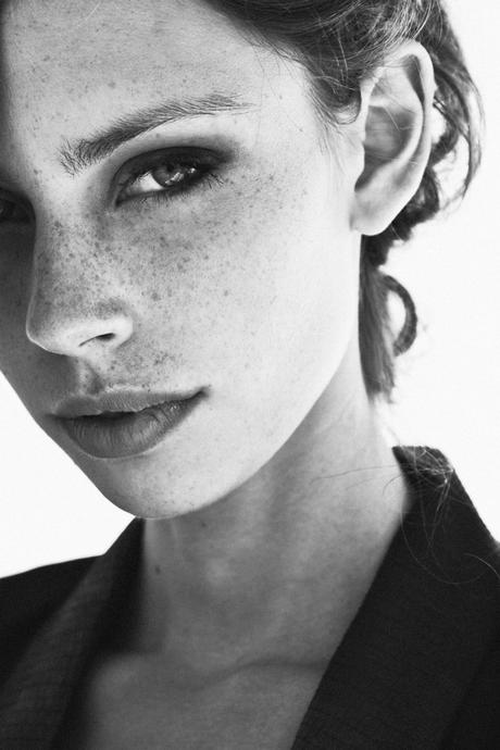 Welcome to my world #7 01-welcome-to-my-world-folkr-eye-contact