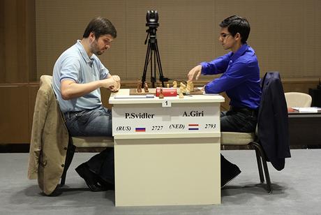 Le Russe Peter Svidler marque le point avec les Noirs face à Anish Giri - Photo © site officiel Le Russe Peter Svidler marque le point avec les Noirs face à Anish Giri - Photo © site officiel