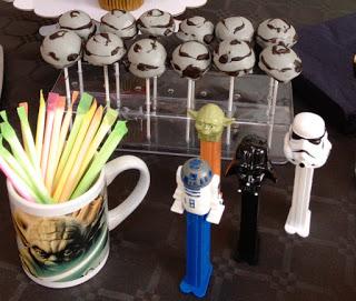 Que la faim soit avec toi (anniversaire star Wars) Que la faim soit avec toi (anniversaire star Wars)