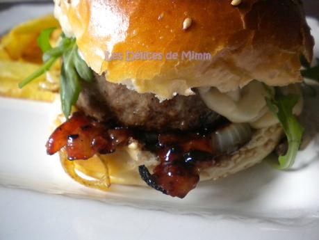 Burger de boeuf limousin, bacon et sauce au cantal Burger de boeuf limousin, bacon et sauce au cantal 4