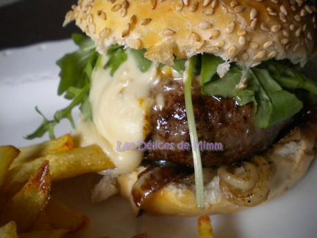 Burger de boeuf limousin, bacon et sauce au cantal Burger de boeuf limousin, bacon et sauce au cantal 3