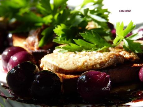 Foie gras sur pain d'épice et fruits d'automne
