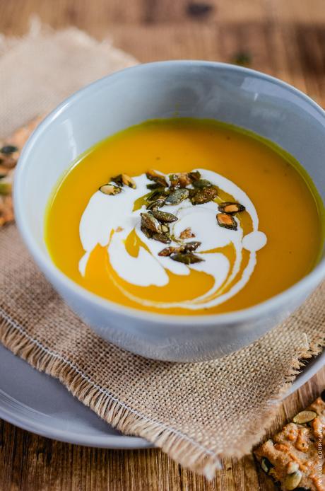 Velouté de potimarron, graines de courges caramélisées Soupe de potimarron