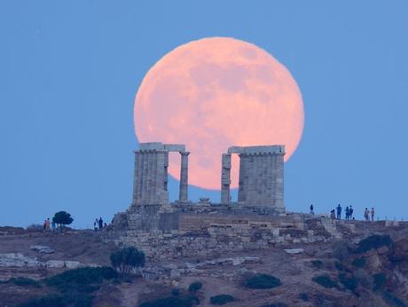 Le Trou Dans La Lune Le Trou Dans La Lune