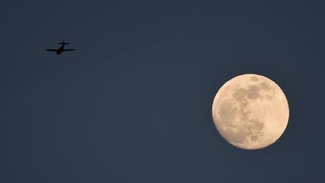 Le Trou Dans La Lune