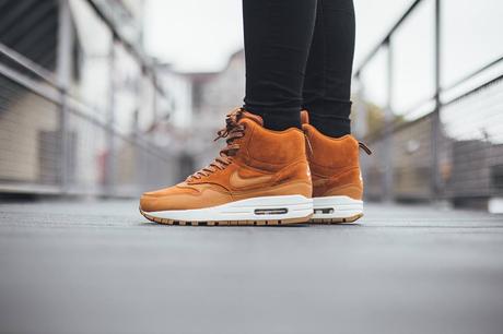 Nike-Wmns-Air-Max-1-Mid-Sneakerboot-H2O-REPEL-685267-200-1