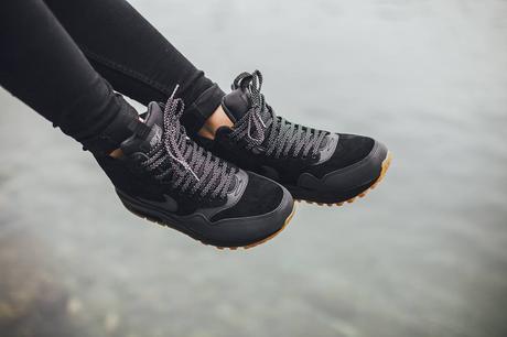 Nike-Wmns-Air-Max-1-Mid-Sneakerboot-H2O-REPEL-685267-003-3