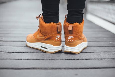 Nike-Wmns-Air-Max-1-Mid-Sneakerboot-H2O-REPEL-685267-200-3
